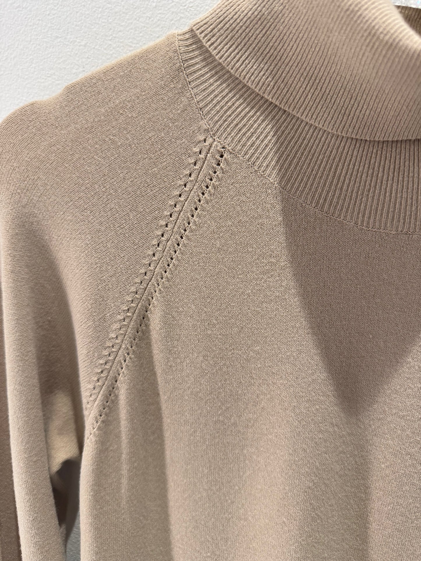 Ecla - Beige Turtleneck